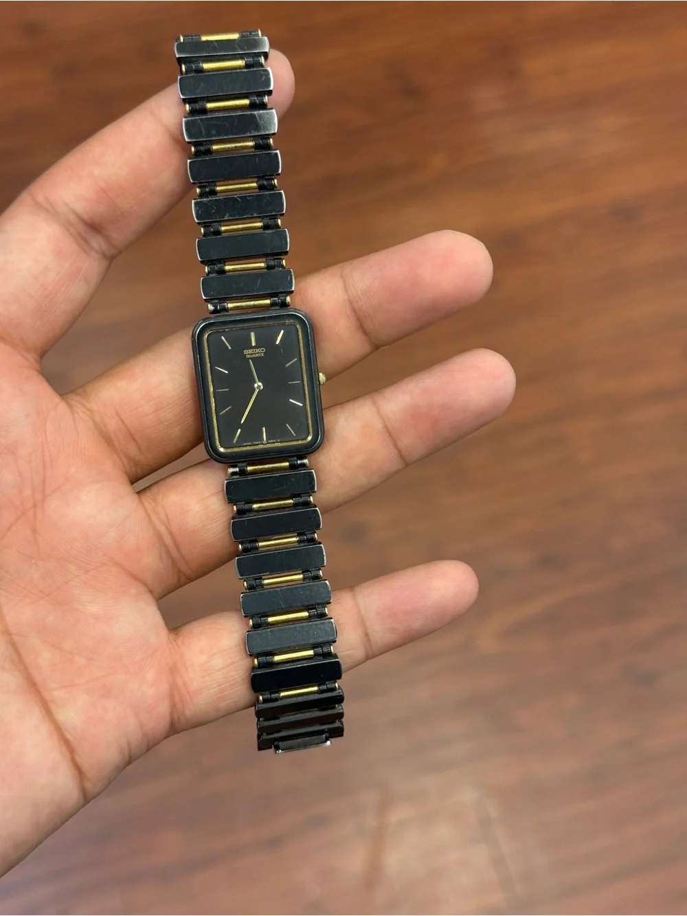 Seiko Vintage 1985 tank rare  Quartz Black & Gold Thin Watch unisex